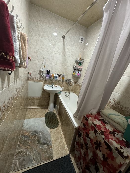 Прдается квартира 3 комнатная в центре Ташкента