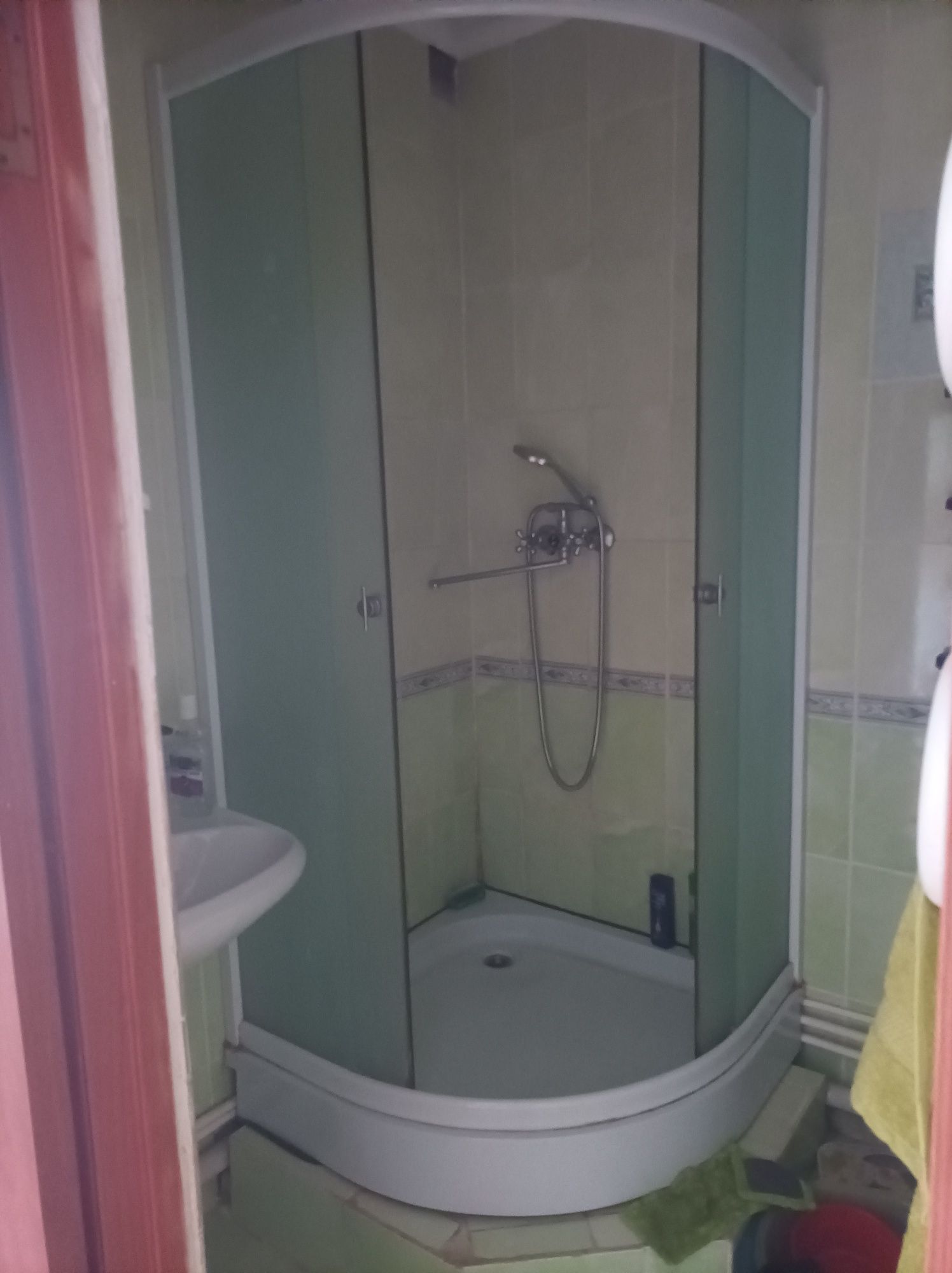 Продам 2 комнатную квартиру .  Срочно