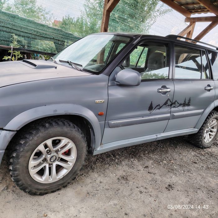 Suzuki vitara XL 7 4X4 dotat ofroad cu toliu și roti de teren!