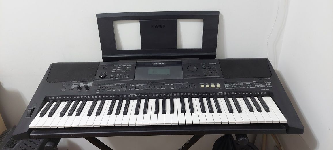 Yamaha B-Stock PSR-EW410 76-Key Portable Keyboard