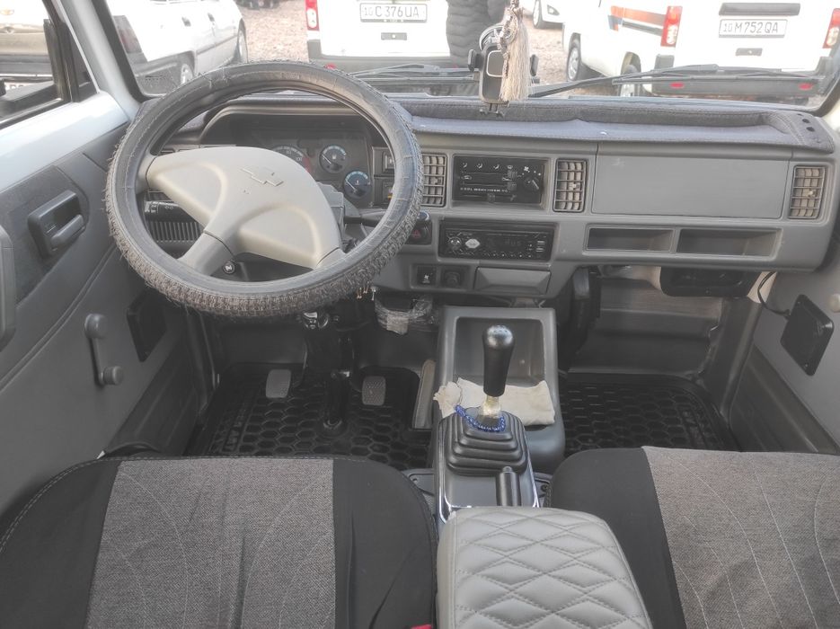 Moshina tozza solondan olingan kiraskasi tozza ishga uyga haydalgan