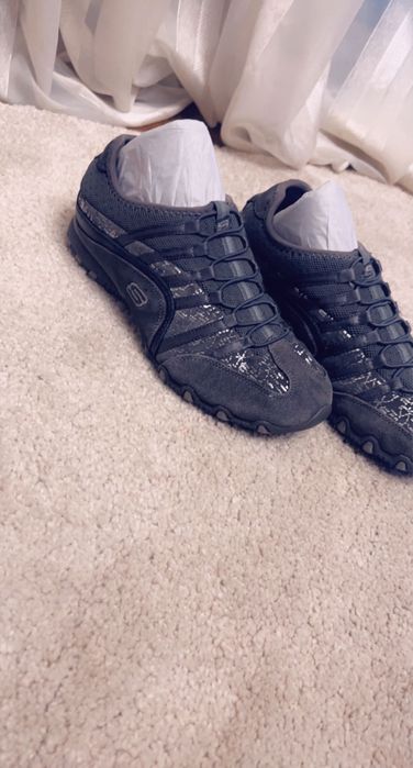 Adidasi Skechers masura 38