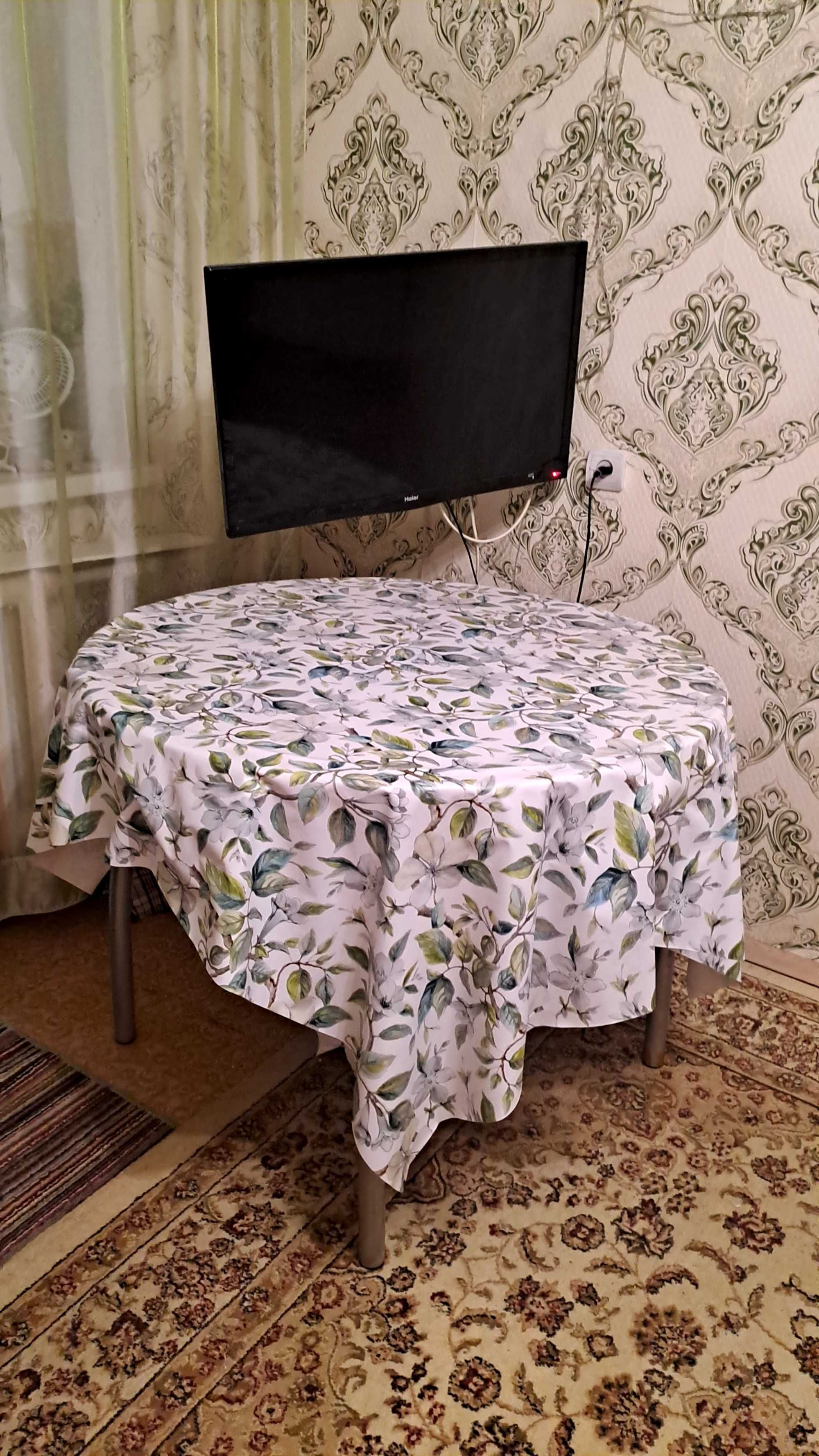Круглый, столовый стол