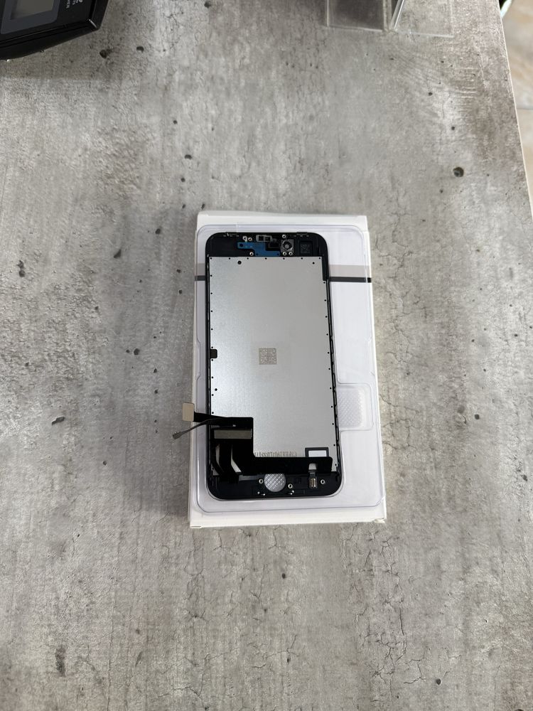 Оригинален дисплей за iPhone 8 / Гаранция