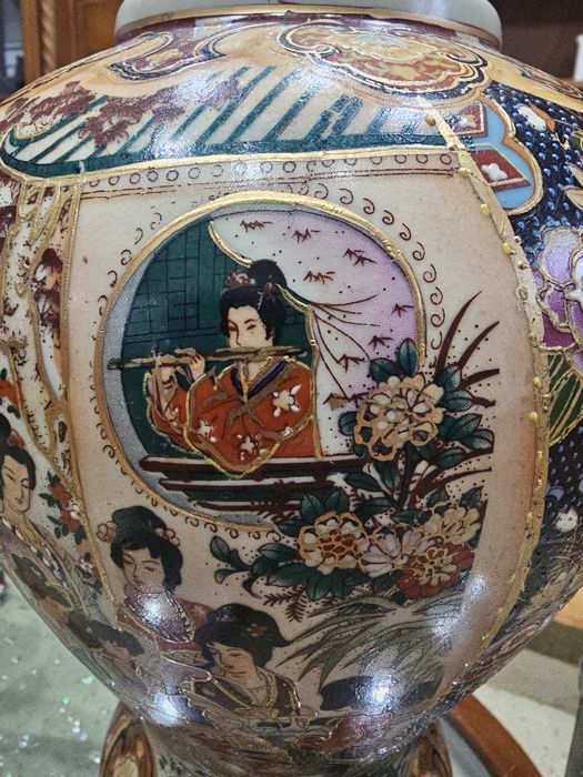 Vaze porțelan cu capac