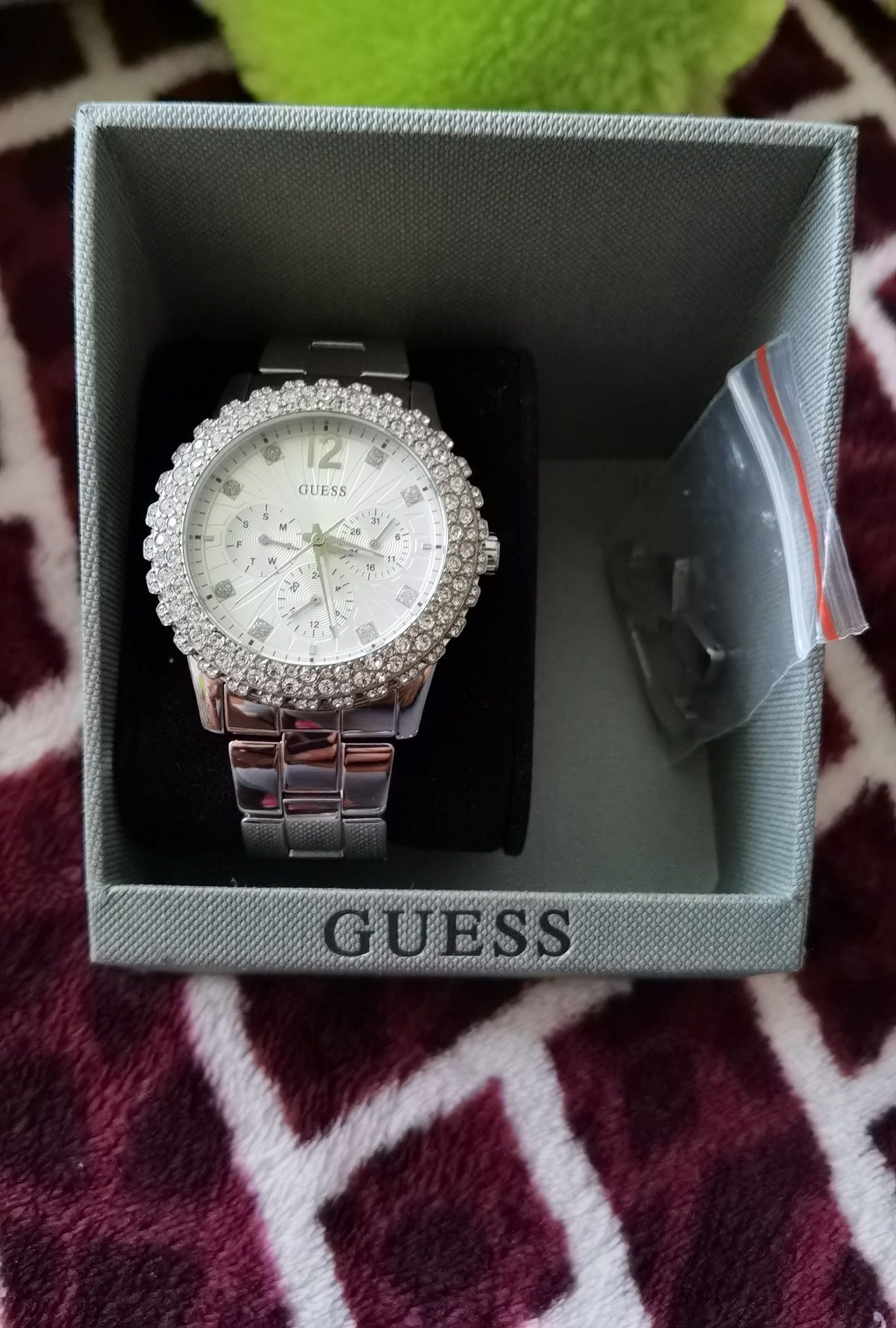 Ceas dama guess nou