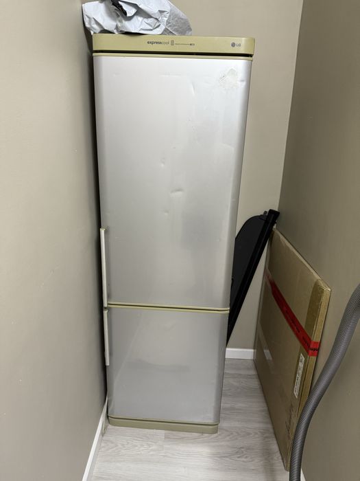 Холодильник LG в хорошем состоянии