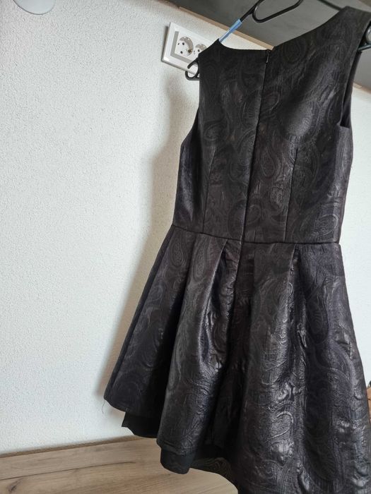 Малка черна рокля