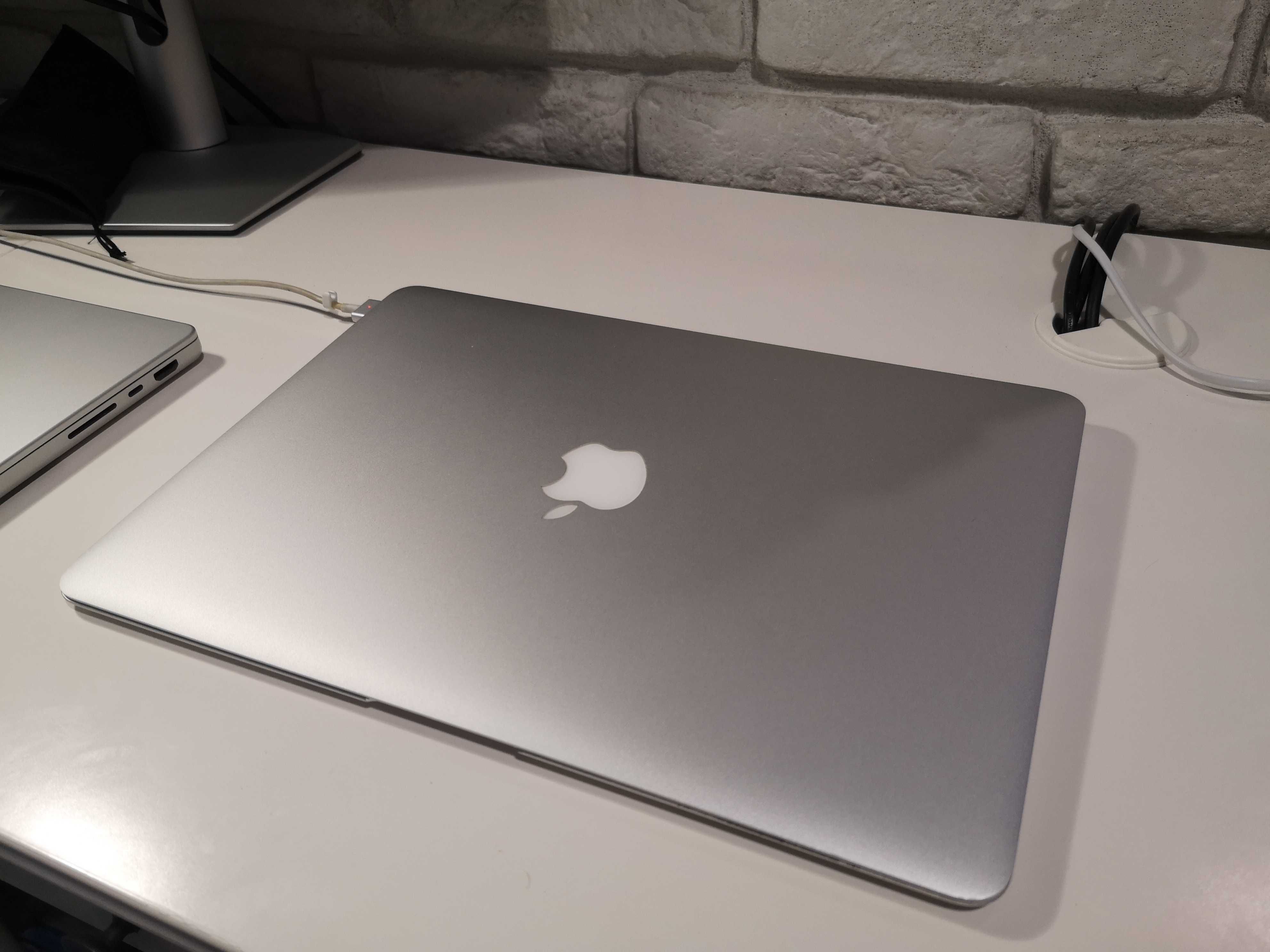 MacBook Air 2013 1.7 GHz Dual-Core Intel Core i7, 8GB RAM, 128GB