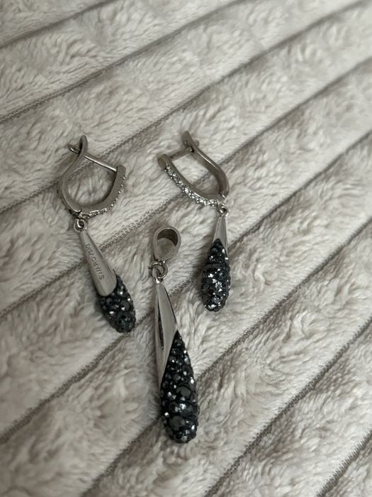 Обеци и висулка на Swarovski