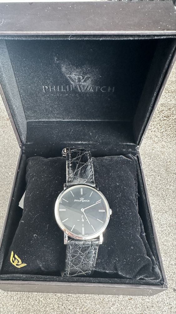 Часовник philip watch