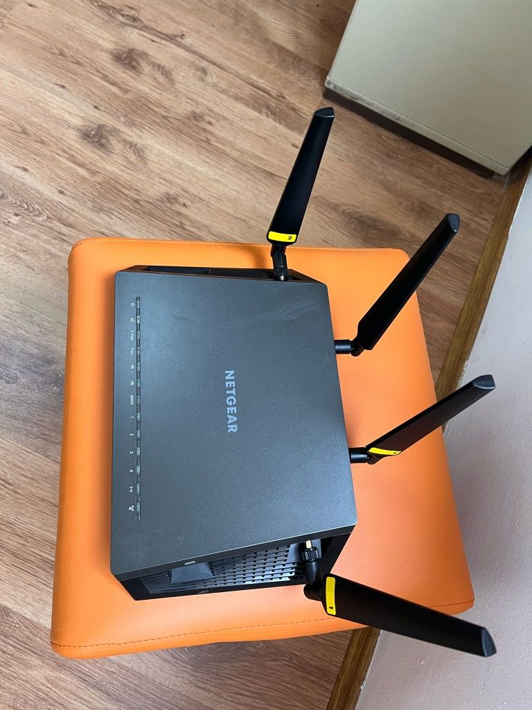 Router netgear x 4 7500 v1   2350