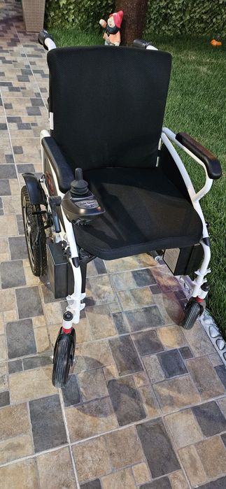 Vând carut electric nou