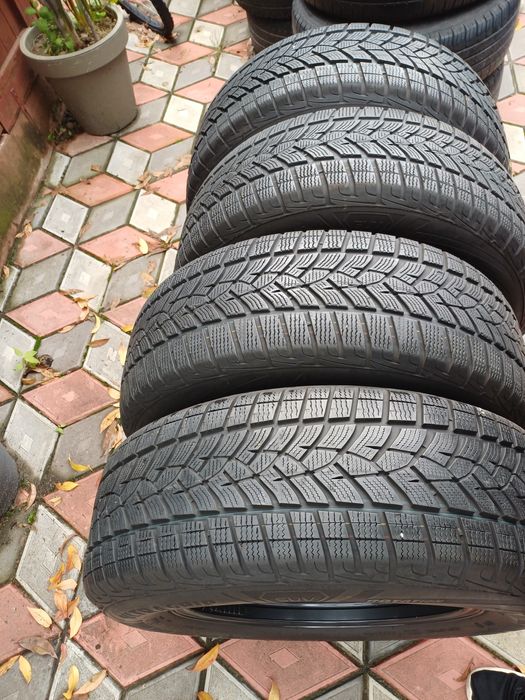 Vând 4 anvelope de iarna 235 65 r17 GOODYEAR  foarte bune
