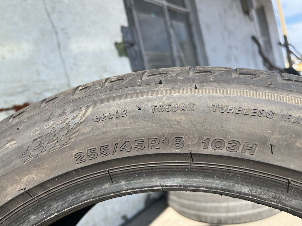 4 бр. летни гуми 255/45/18 Bridgestone DOT 2620 3,5 mm