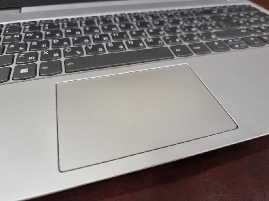 Lenovo IdeaPad 15.6" IPS, i5-8265U