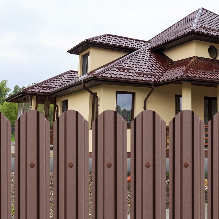 Executăm garduri tip jaluzea șipcă metalică si porti din fer forjat
_t