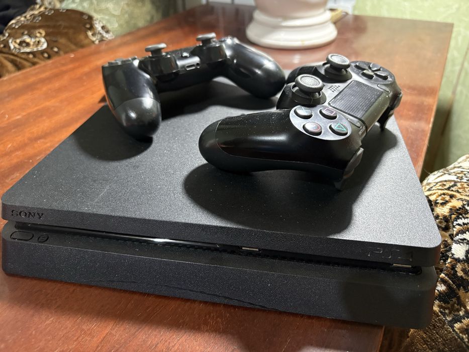 PlayStation 4 slim 1tb