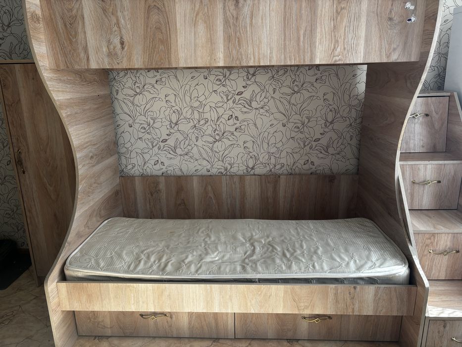 Двухъярусная кровать