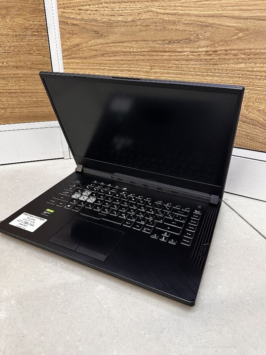 Продаю игровой ноутбук Asus ROG Strix G531G