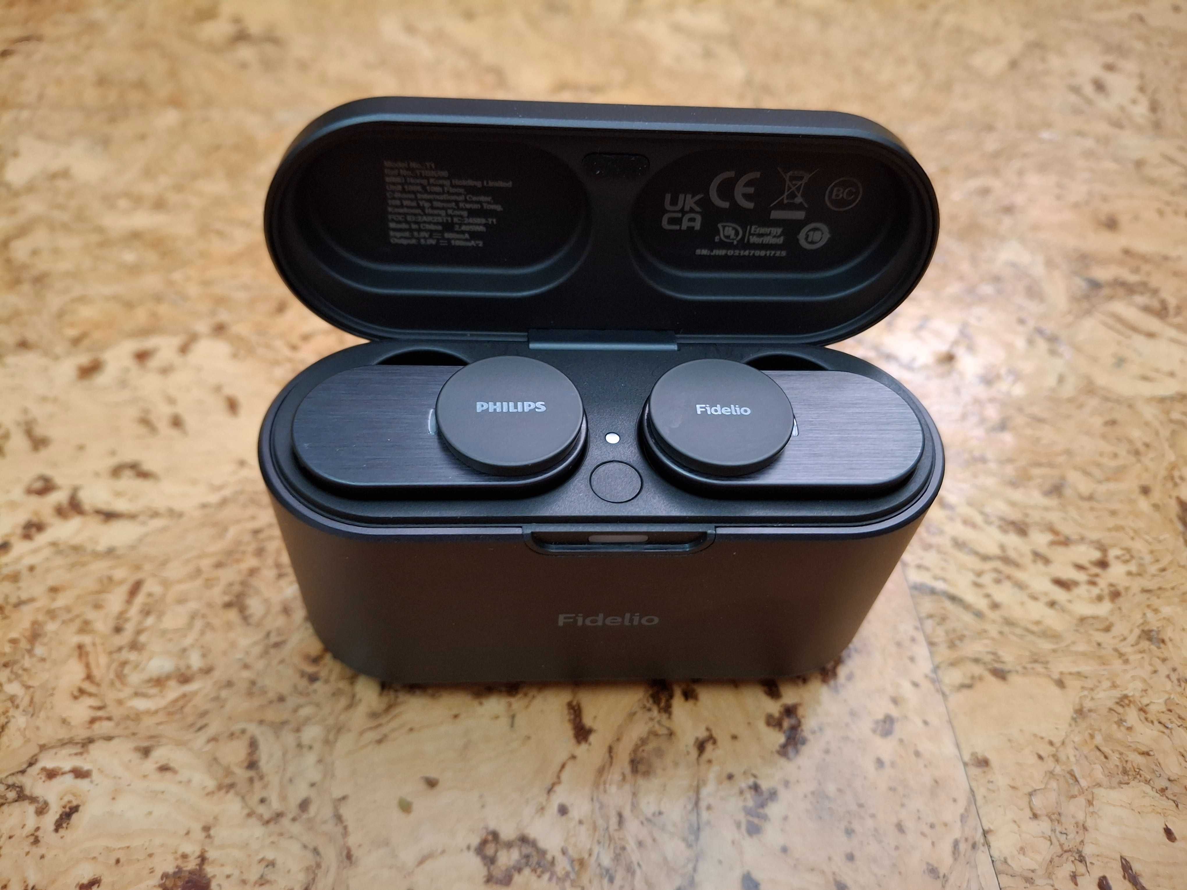 Нови  безжични слушалки Philips Fidelio T1