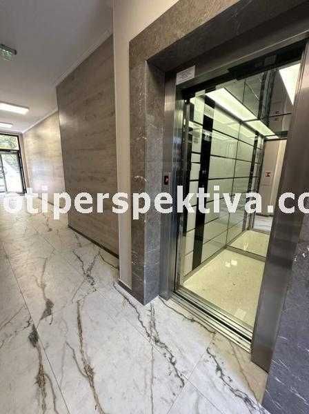 Продава се Тристаен апартамент в Пловдив, Кючук Париж - 140 кв.м за 1343 €/кв.м - Снимка #17