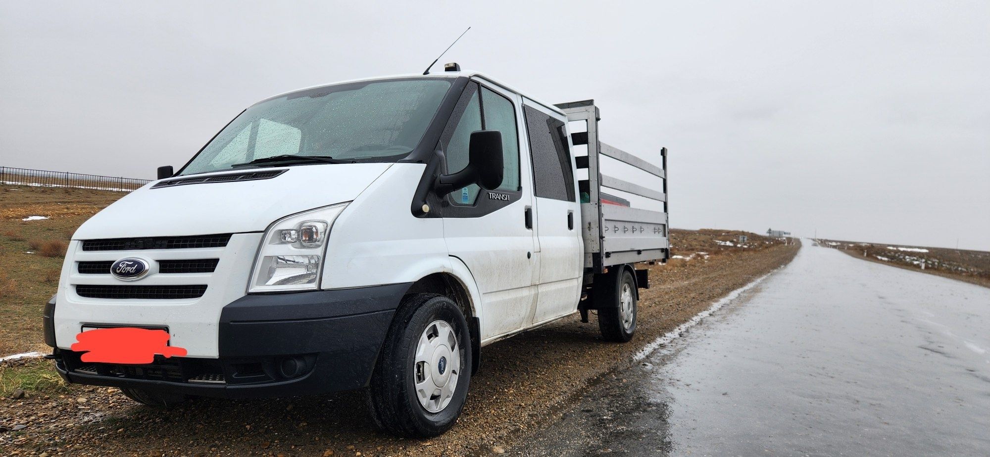 FORD Tranzit yuk mashinasi sotiladi.