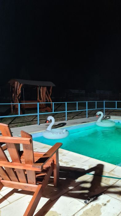 Închiriez cabană cu piscină încălzită  si jacuzzi cu hidromasaj