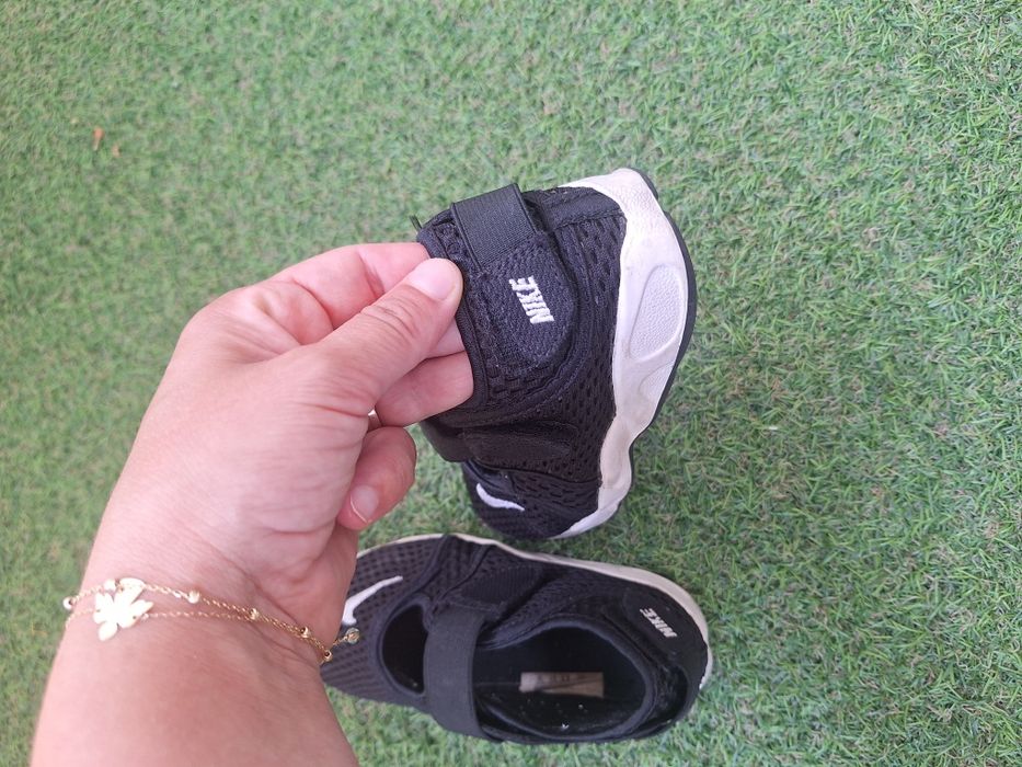 Adidasi Nike tip sandaluta