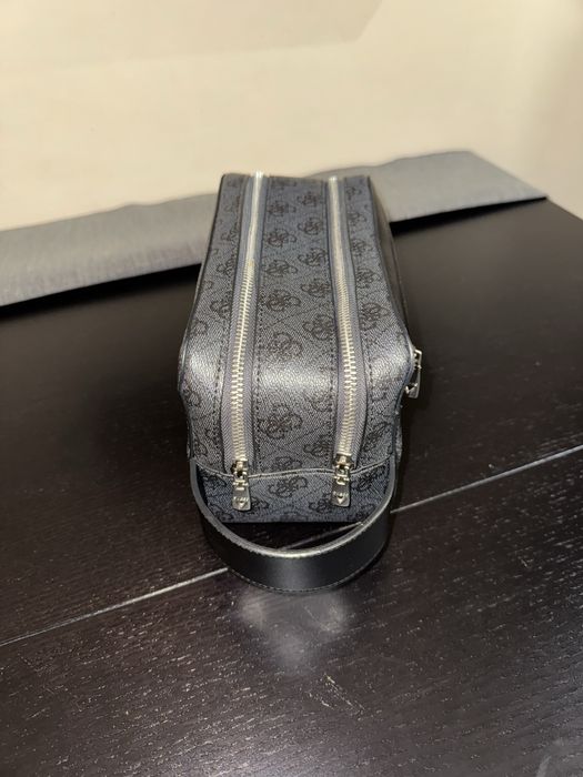 Guess ръчна чанта оригинална