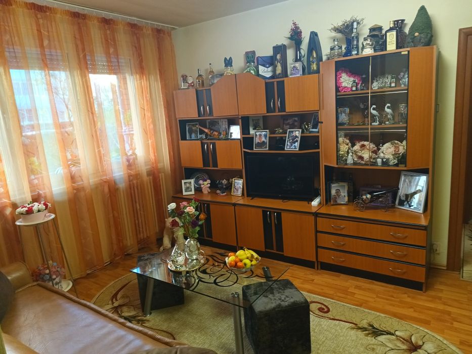 Vând ap2 camere zonă centrală la parter