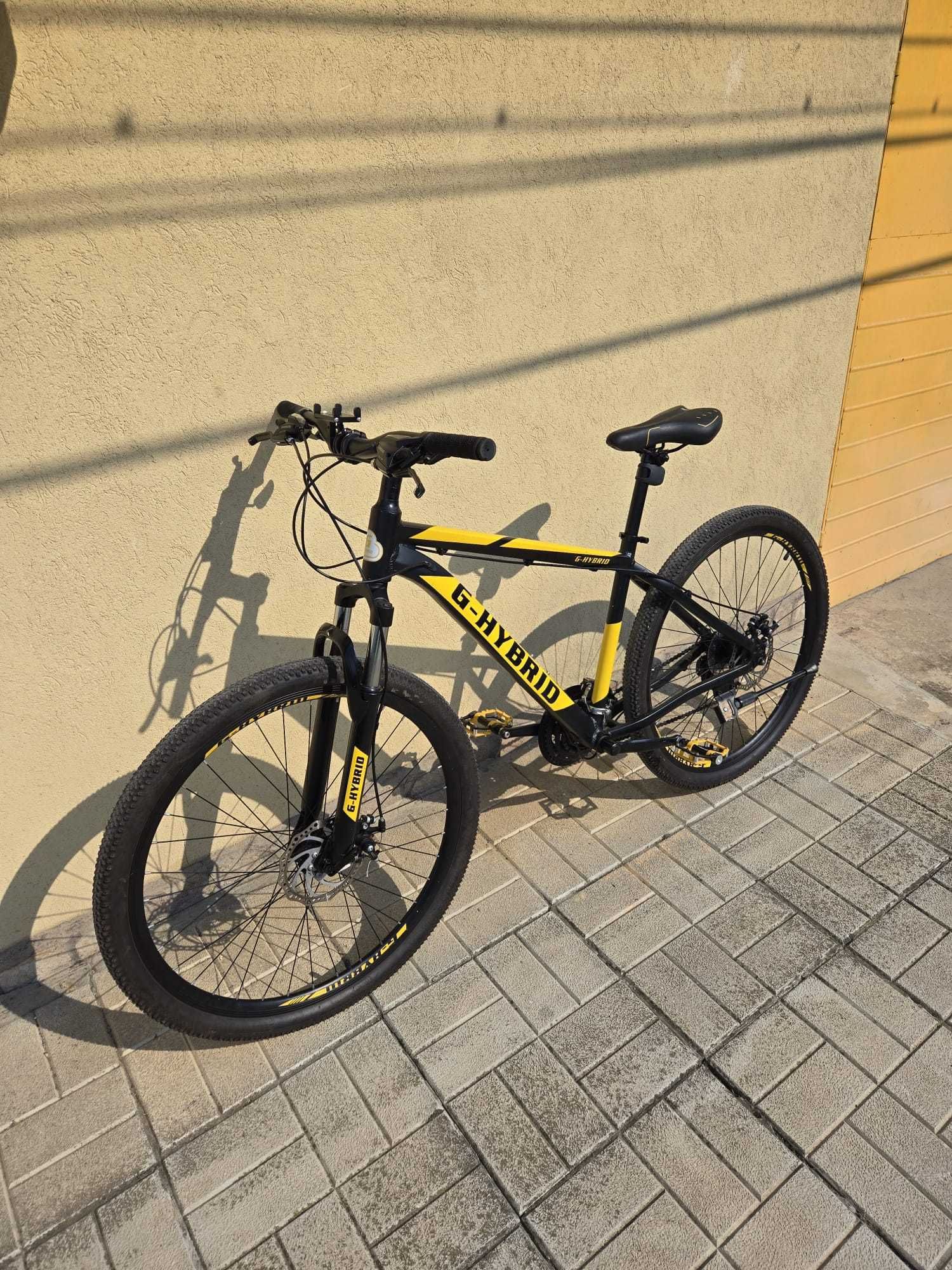 G - Hybrid mountain bike siza M