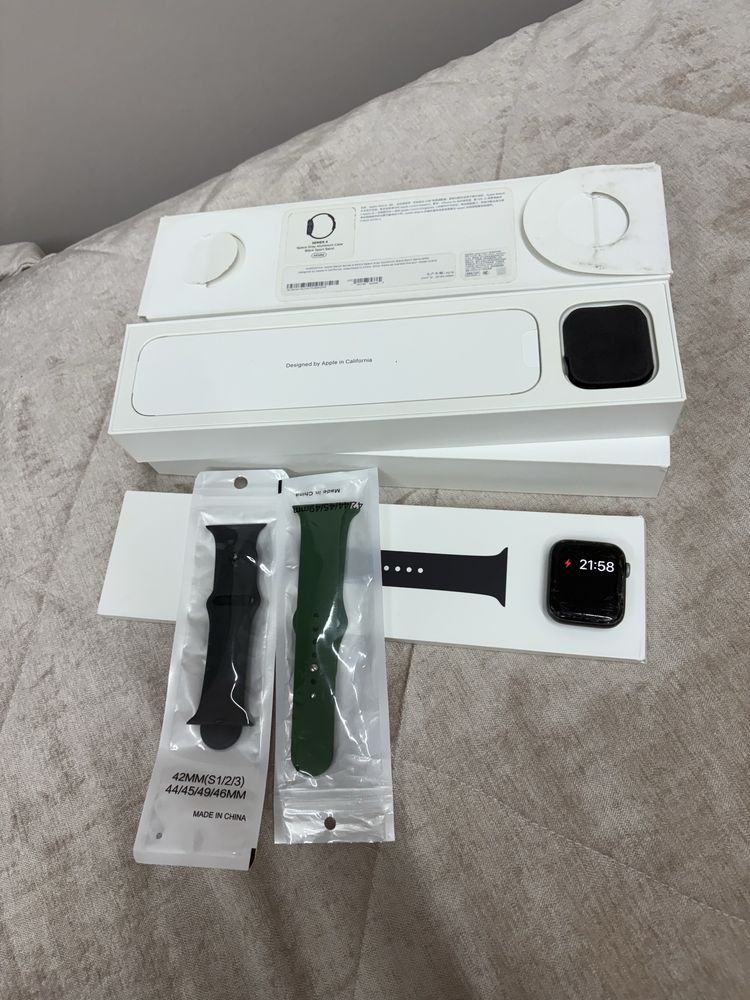 Продаю Apple Watch Series 4