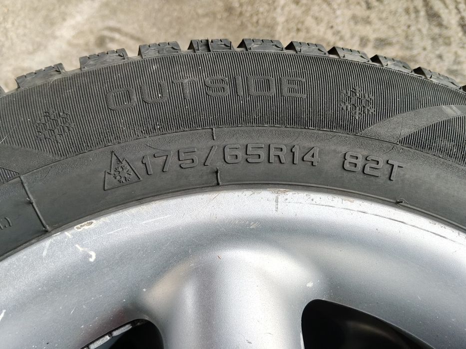 Зимни гуми с джанти 14 ки 4х100мм.- 440лв.