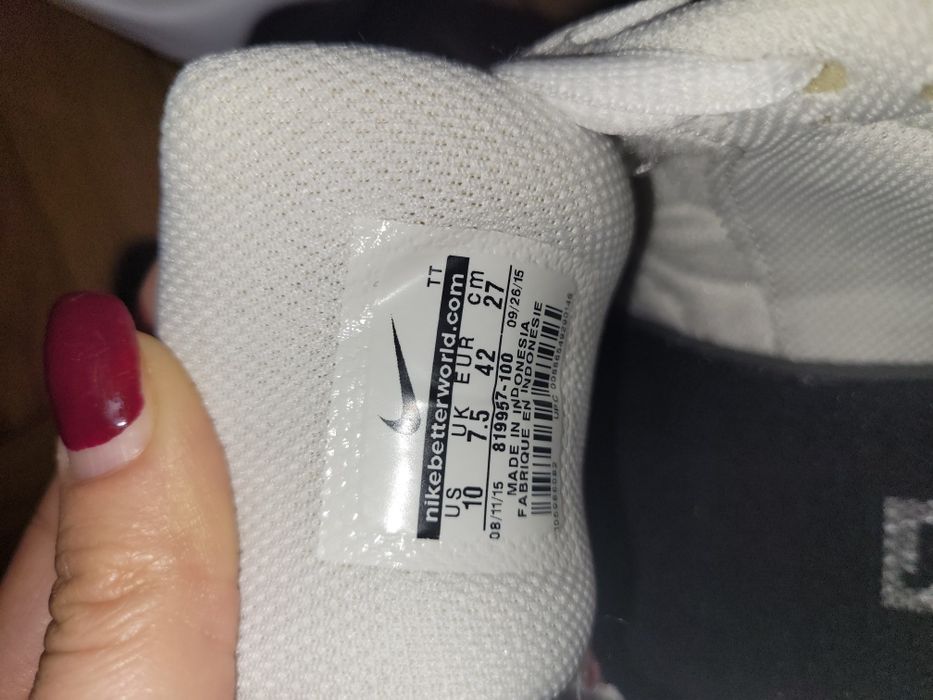 Бели маратонки Nike air