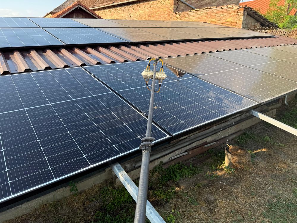 Curățare panouri fotovoltaice și geamuri la înălțime!