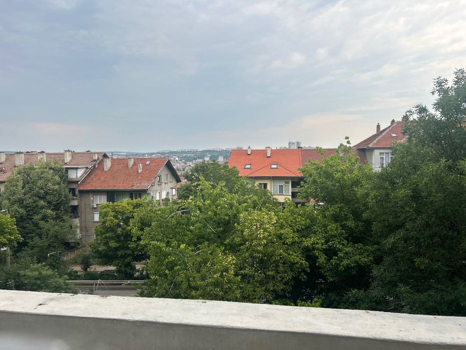 2-ен обзаведен в Плевен до техникумите под наем