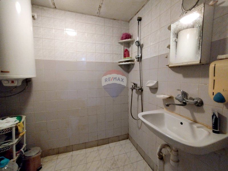 Продава се Тристаен апартамент в Варна, Победа - 84 кв.м за 1881 €/кв.м - Снимка #3