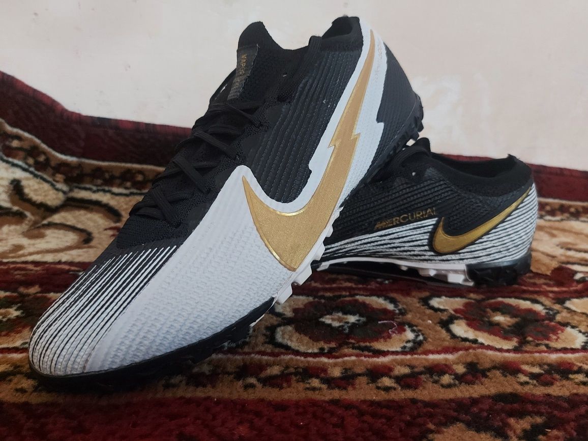 Бутсы Nike Mercurial.  Butsa Nike mercurial