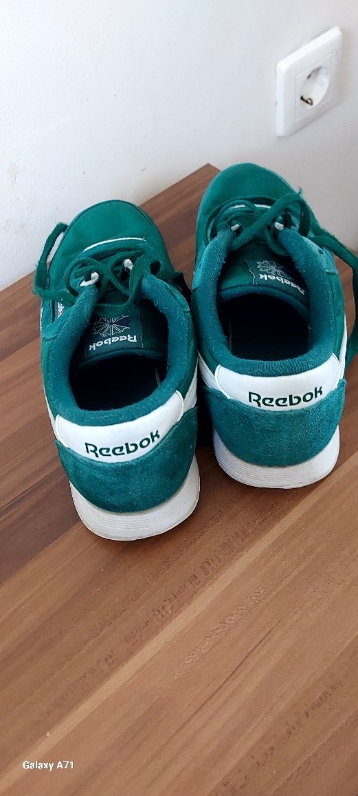 Дамски маратонки Reebok,безупречни.