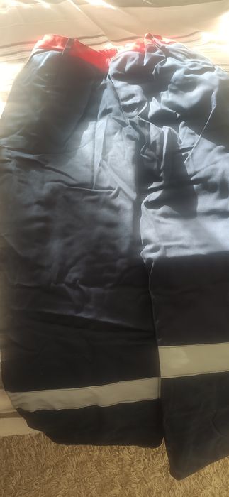 Продавам чисто нов зимен работен комплект