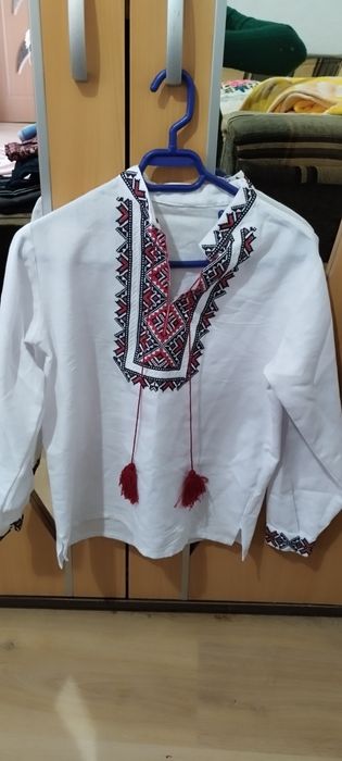 Vând  2 IE noua cusute manual băiețel pentru 7 și 10 ani