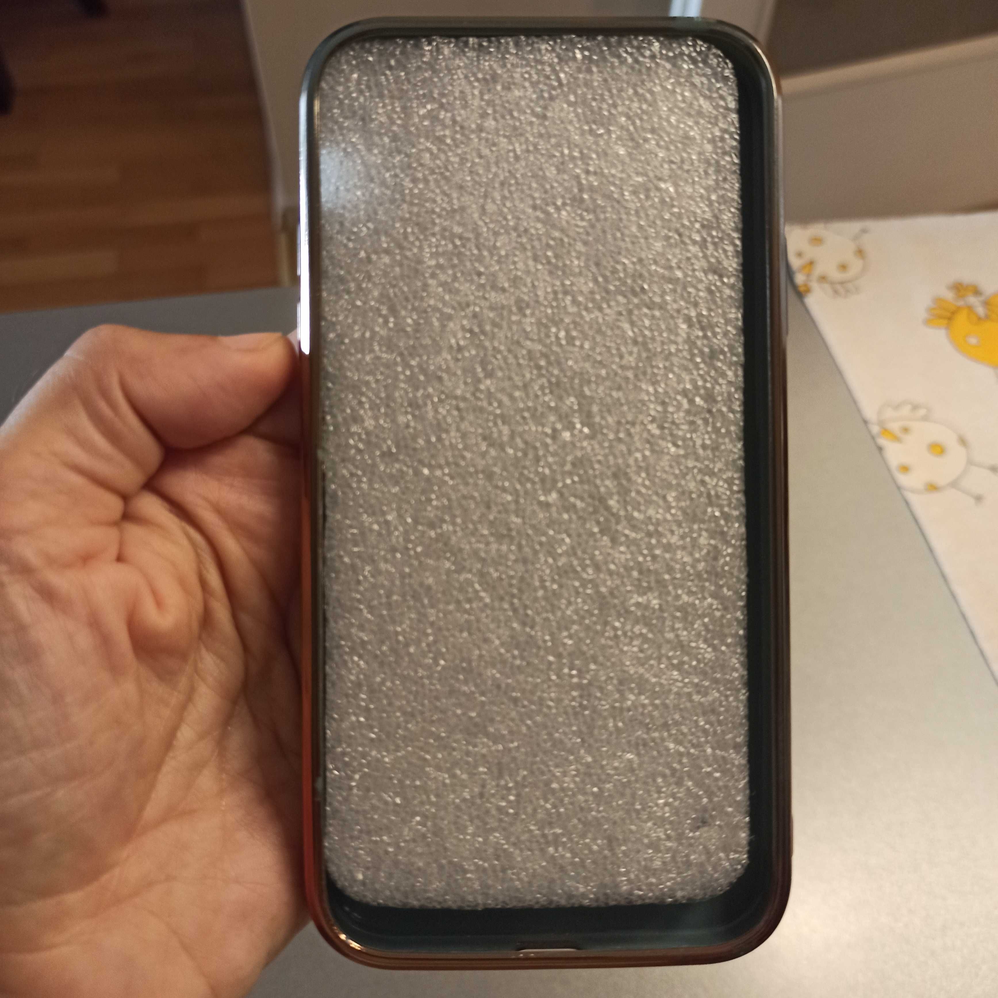 Продавам кейс за iPhone XR