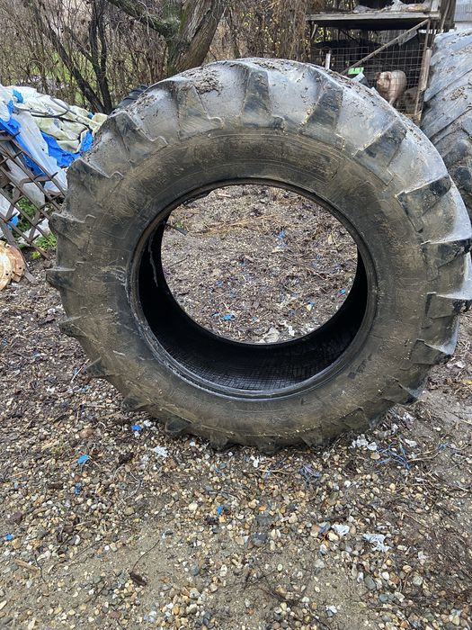 Vand cauciucuri 20.8R30 si 23.1/26