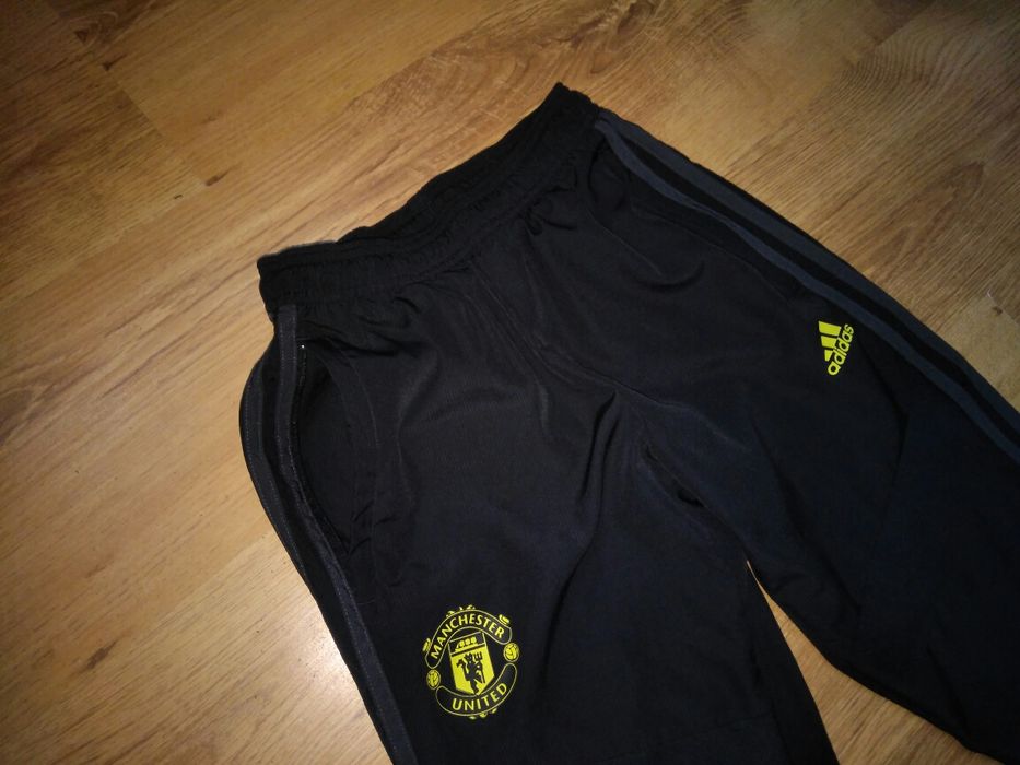 Pantaloni de trening Adidas Manchester United mărime 11-12 ani