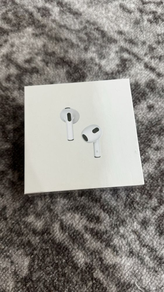 AirPods 3 поколения. Чехол в подарок