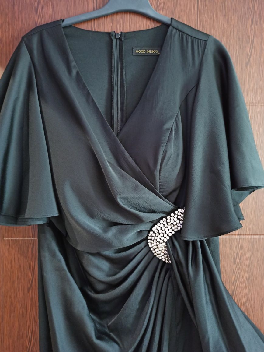 Нова черна официална дамска рокля с камъни и цепка