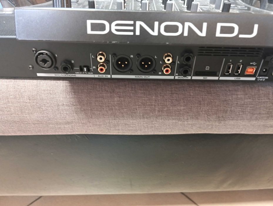 Диджейски пулт DENON DJ SOLIVE 4