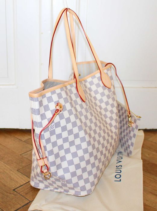 Дамската чанта Louis Vuitton Neverfull