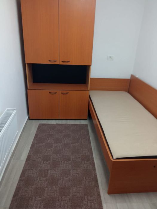 Inchirieri camera la curte